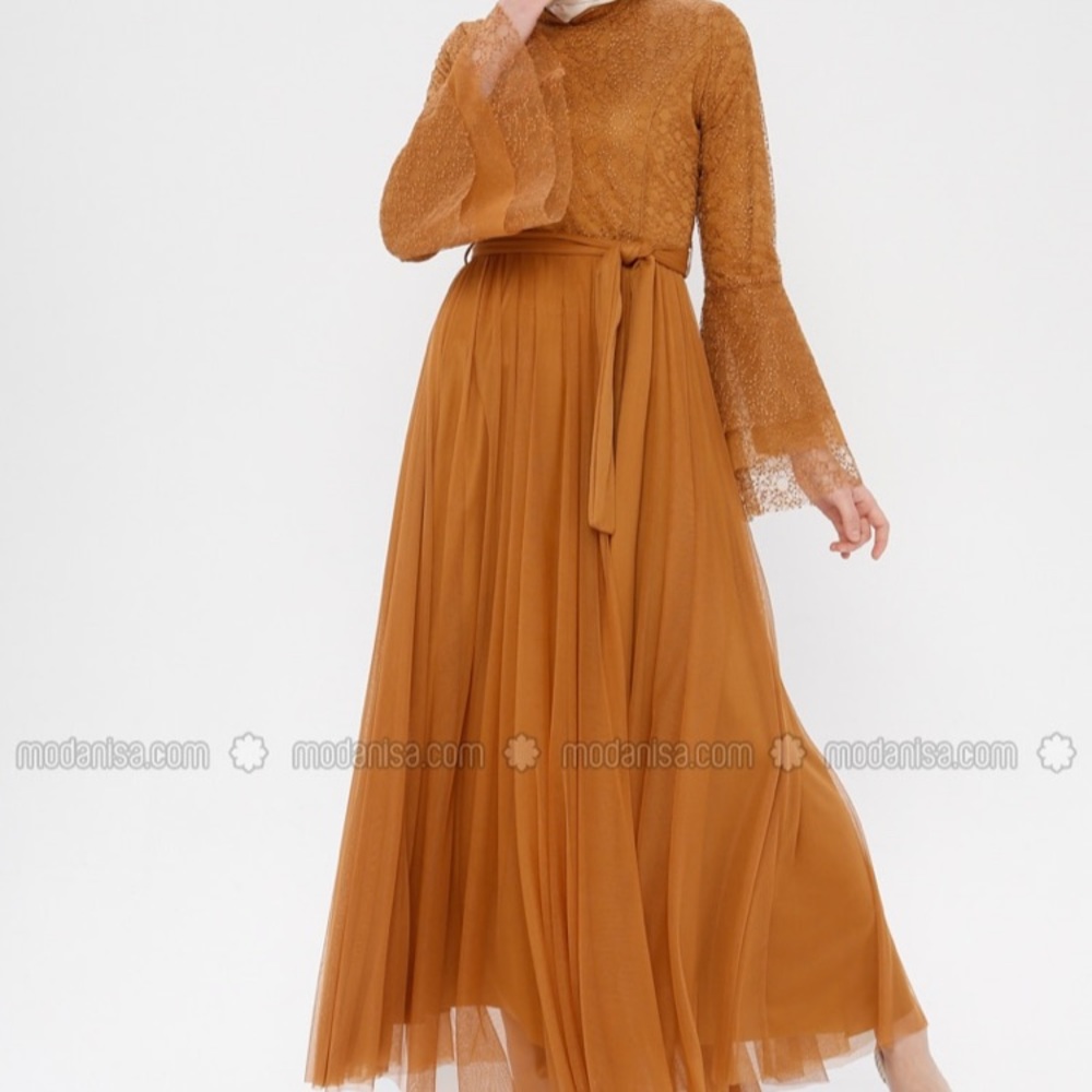 Fully lined hijabi friendly evening gown